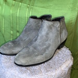 Sam Edelman Petty Gray suede Leather Zip Up Ankle Booties 9 wide great condition
